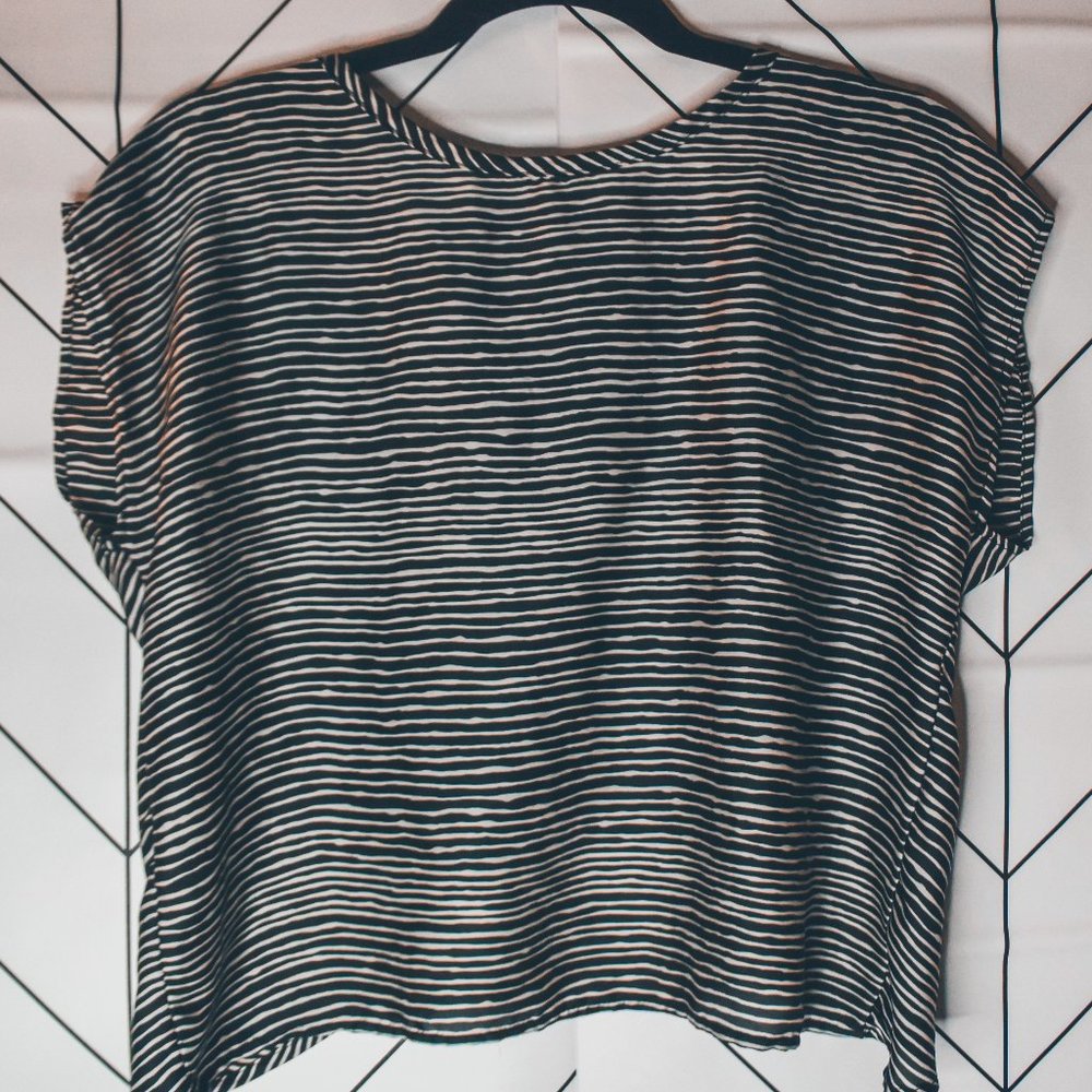 Cute Black and White Top with slit in the back